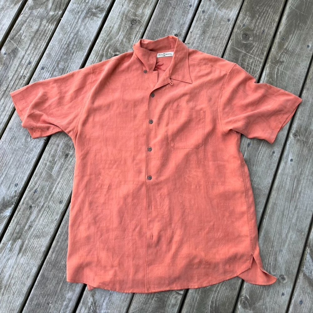 ** Tommy Bahama Mens 100% Silk orange button up short sleeved shirt wood button